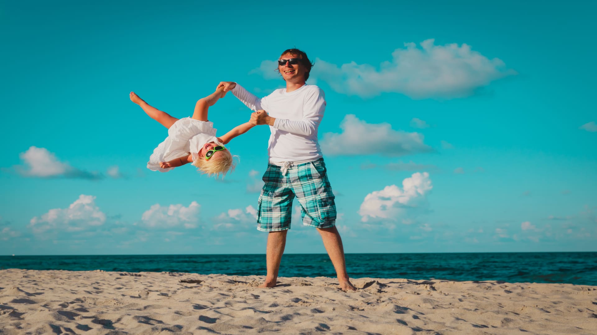 'Fun dads' get 5 things right about parenting that many people forget—'they're worth borrowing' this Father's Day, says expert