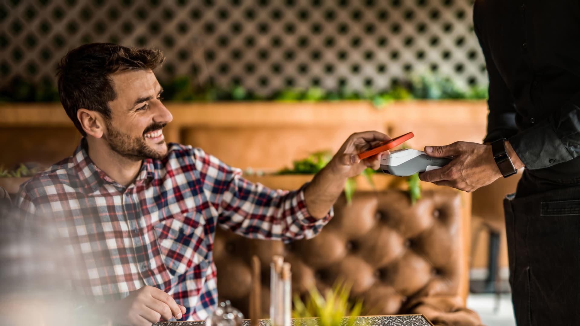 The Chase Sapphire Preferred's new perks saved me from a $700 upgrade. Here's why I'm skipping the Sapphire Reserve