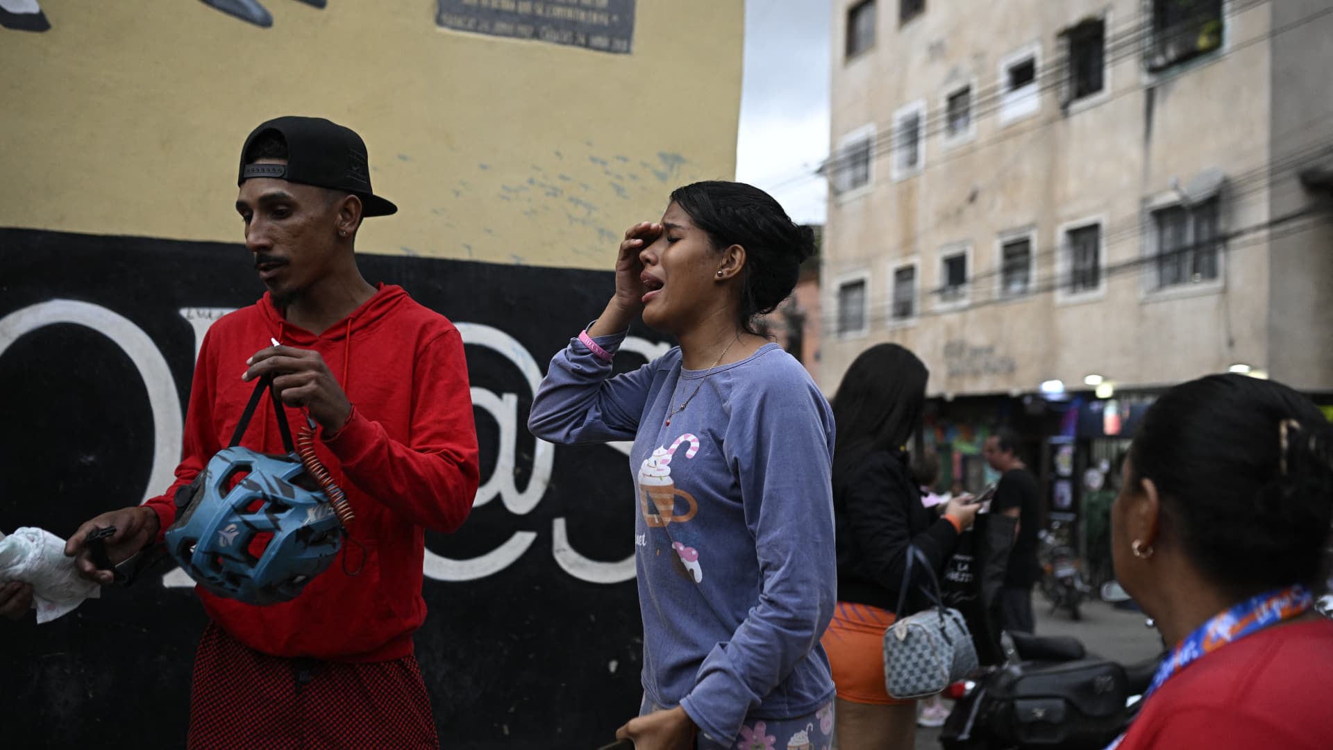 Buildings collapse as quakes rock Venezuela, 'high casualties' likely