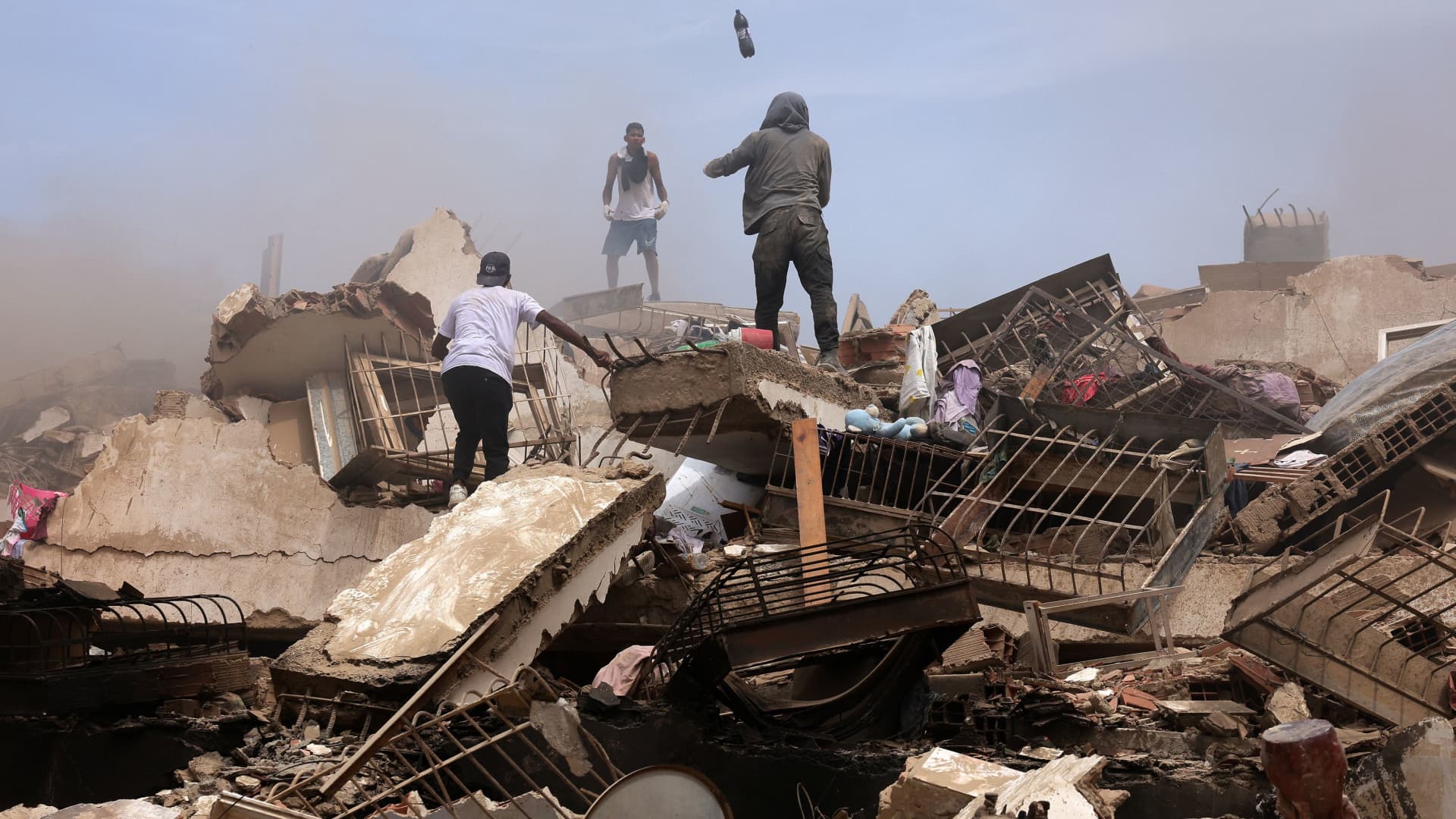 Venezuela quake death toll nears 1,500 as rescue work goes on