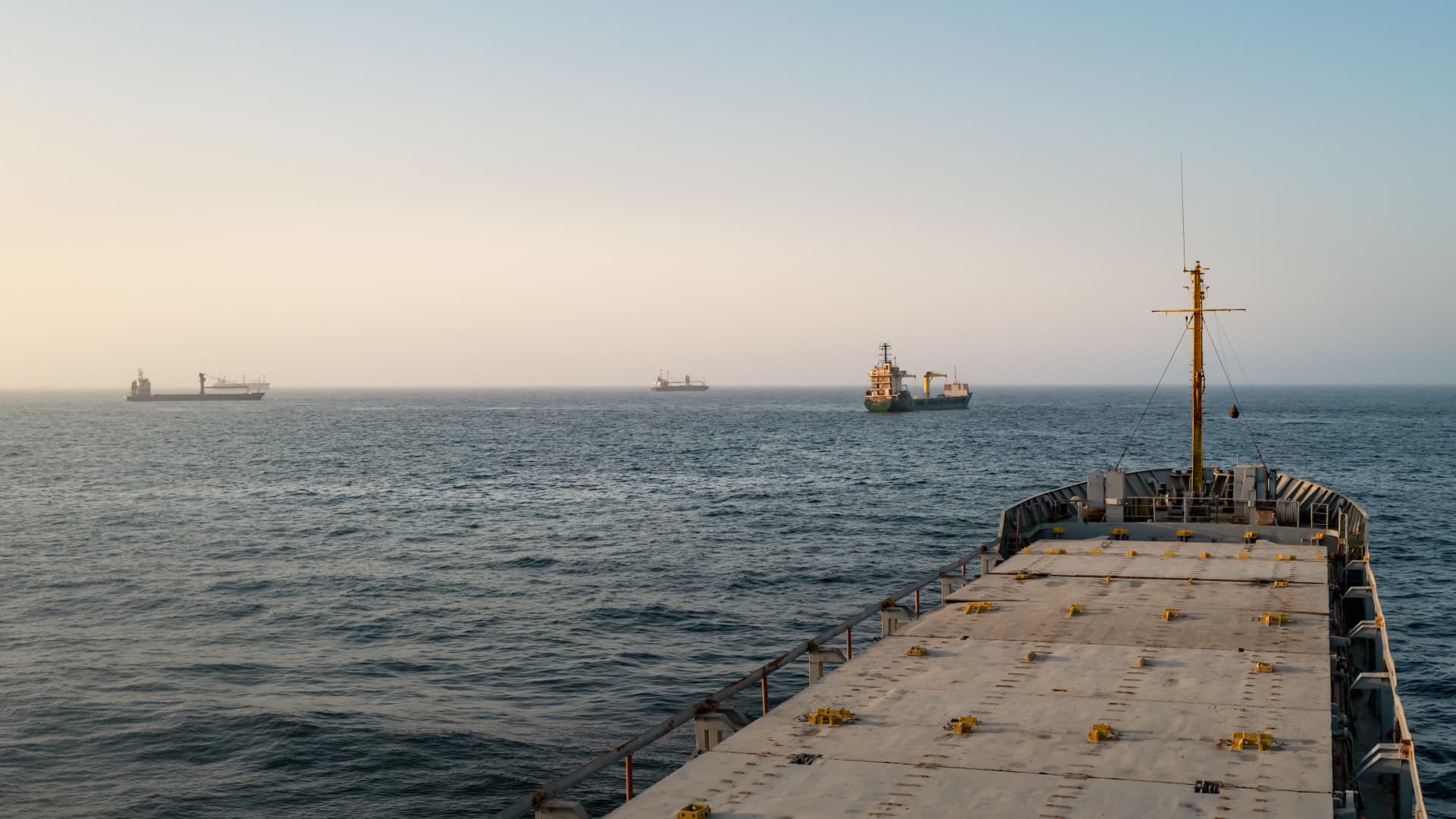 Shipping rebounds in Strait of Hormuz one week after U.S.-Iran deal – but fragile confidence threatens recovery