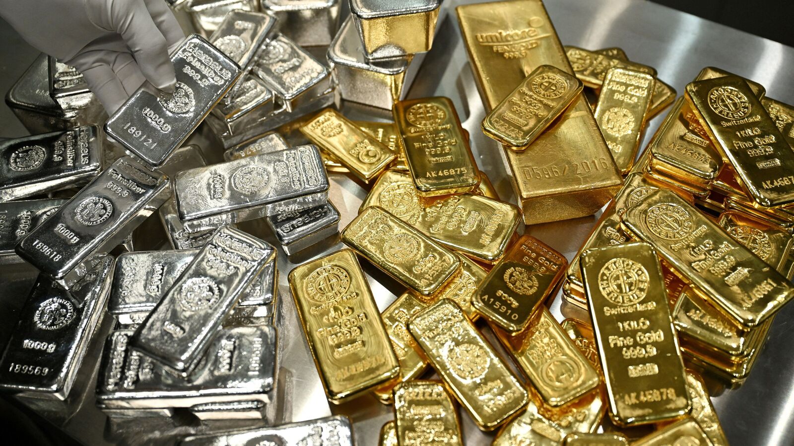 Gold rate falls over 1% on MCX as a stronger dollar amid US Fed rate hike expectations spurs profit booking