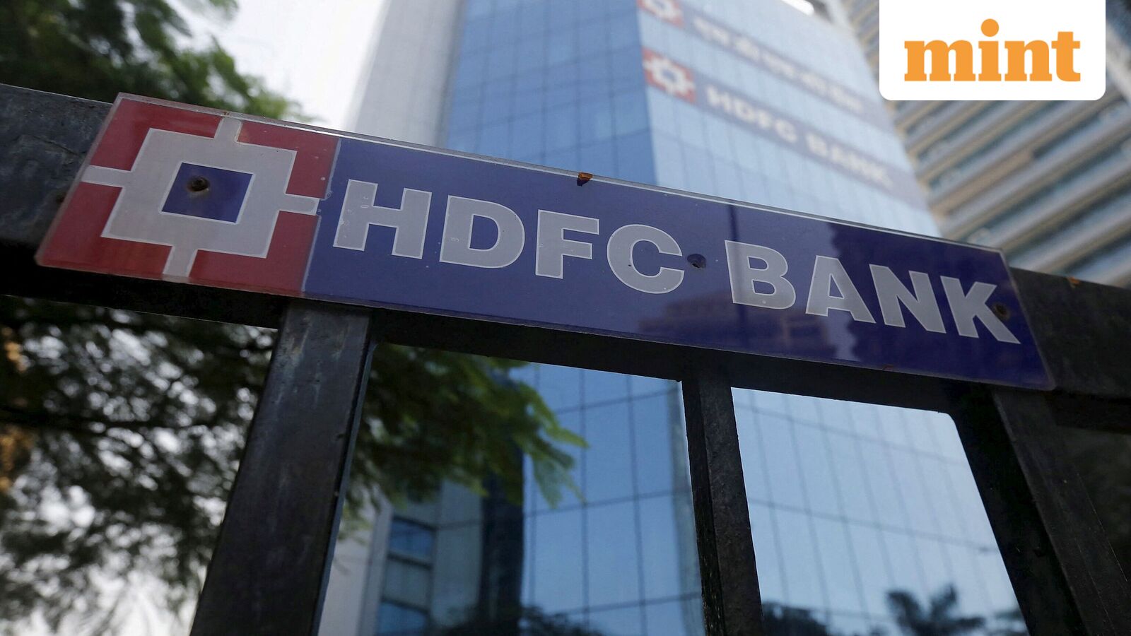 HDFC Bank share price trades in green after losing for three straight sessions