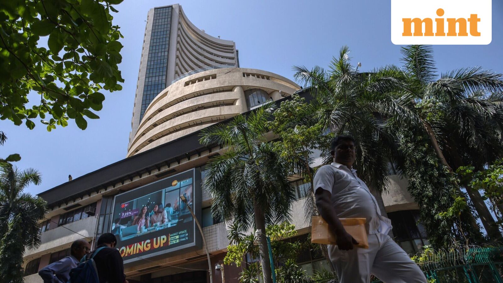 Retail-heavy stocks outpace institutional favourites amid war-driven volatility