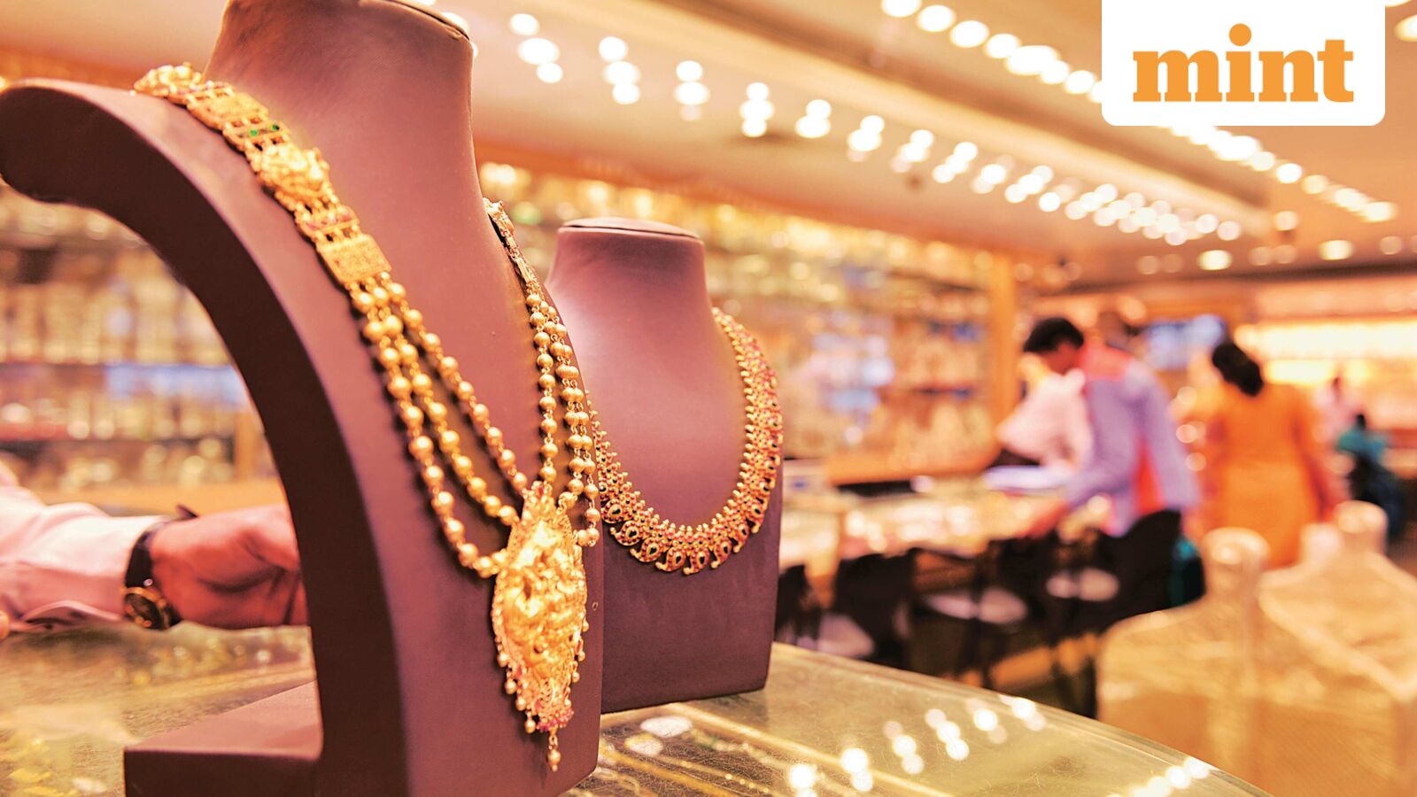 Gold, Silver rates today: MCX gold rate falls below  ₹1.53 lakh per 10 grams, silver price dips ahead of US Fed policy