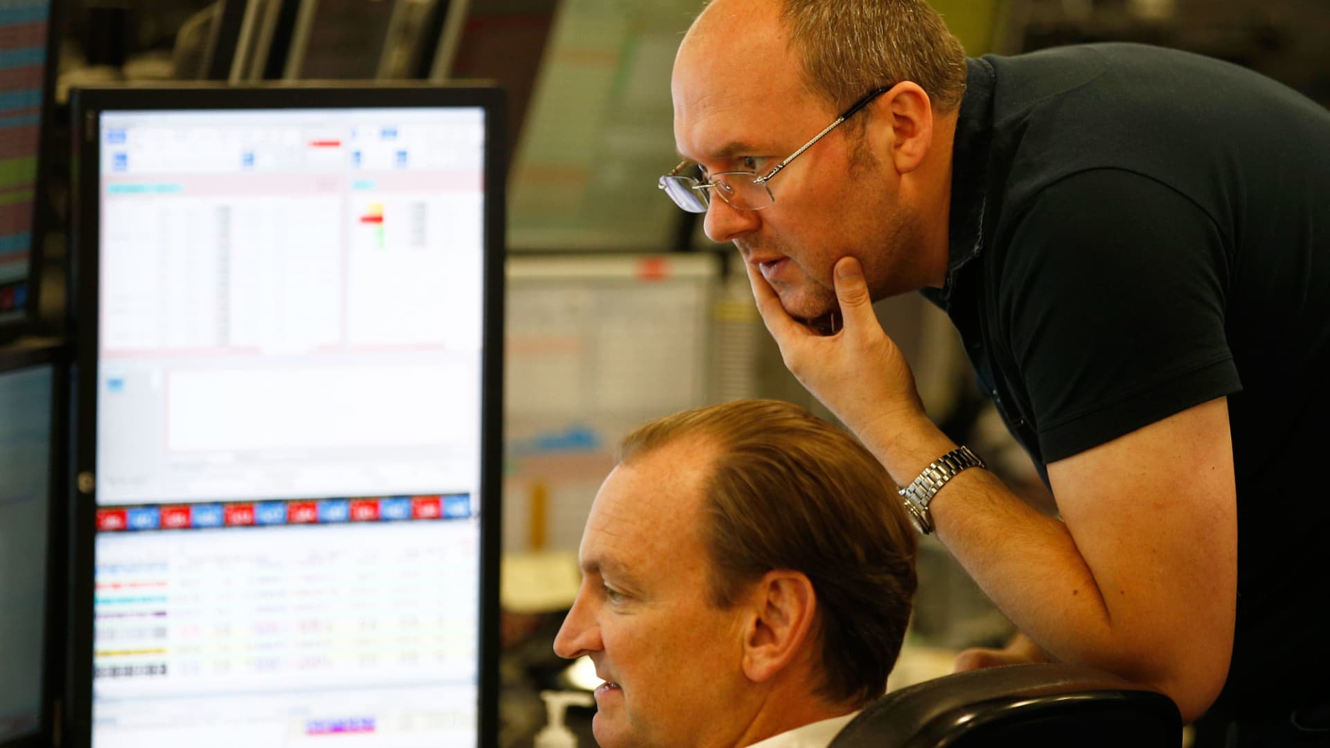 Treasury yields edge lower as investors map geopolitical risks