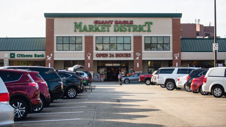 Kroger to buy Giant Eagle in $1.65 billion deal