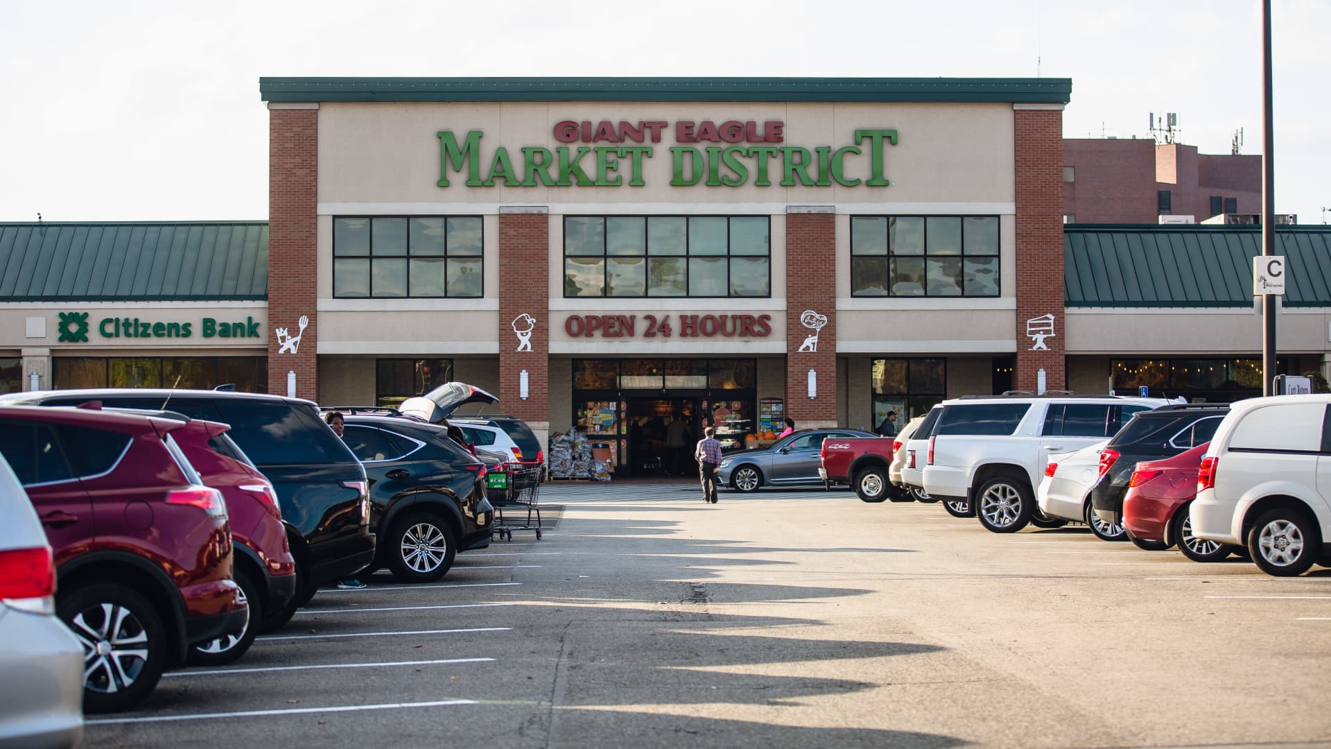 Kroger to buy Giant Eagle in $1.65 billion deal