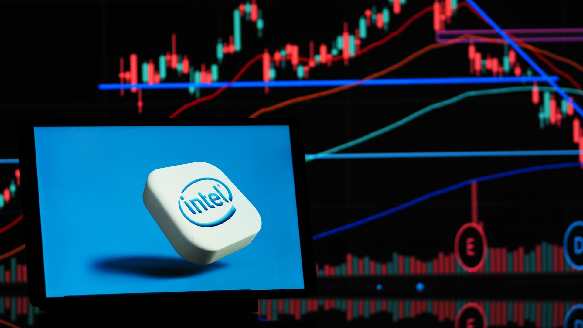 Chip stocks that notched record rallies in second quarter start Q3 with a dud