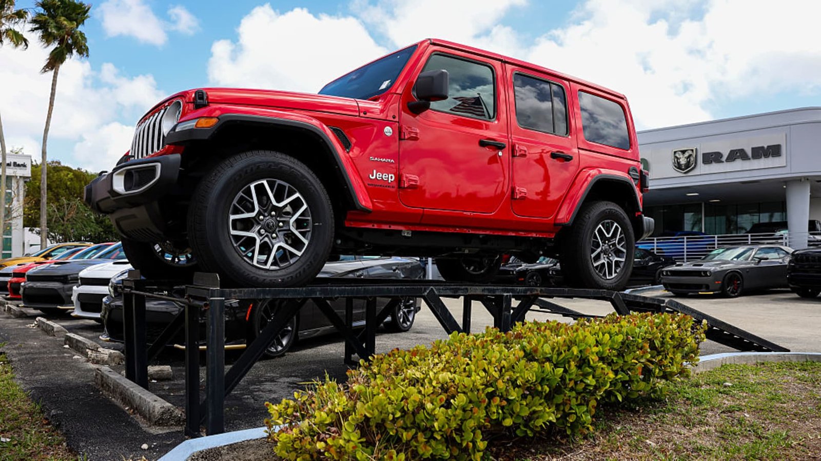 Jeep maker Stellantis swings to profit on rising demand in North America; shares fall 5%