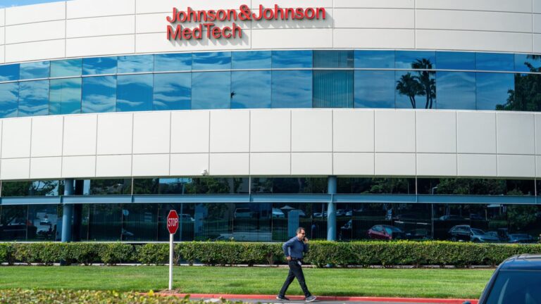 J&J gets a big win on its new robotic surgical system — plus, a flood of earnings
