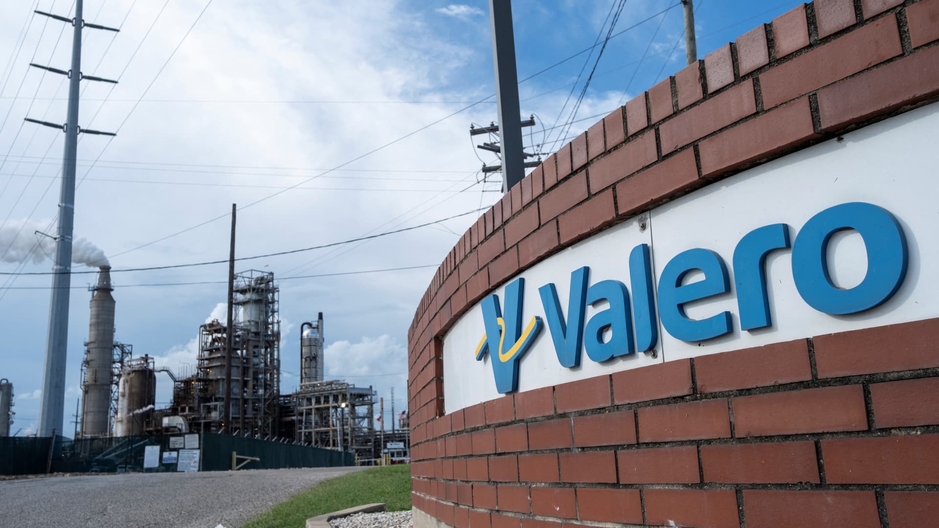 Top Wall Street analysts prefer these dividend stocks for boosting portfolio returns