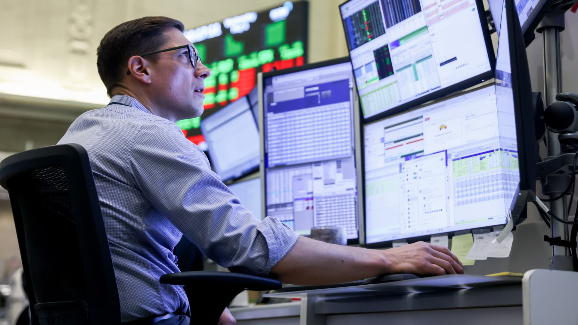 Stock futures slip after U.S., Iran exchange airstrikes again: Live updates