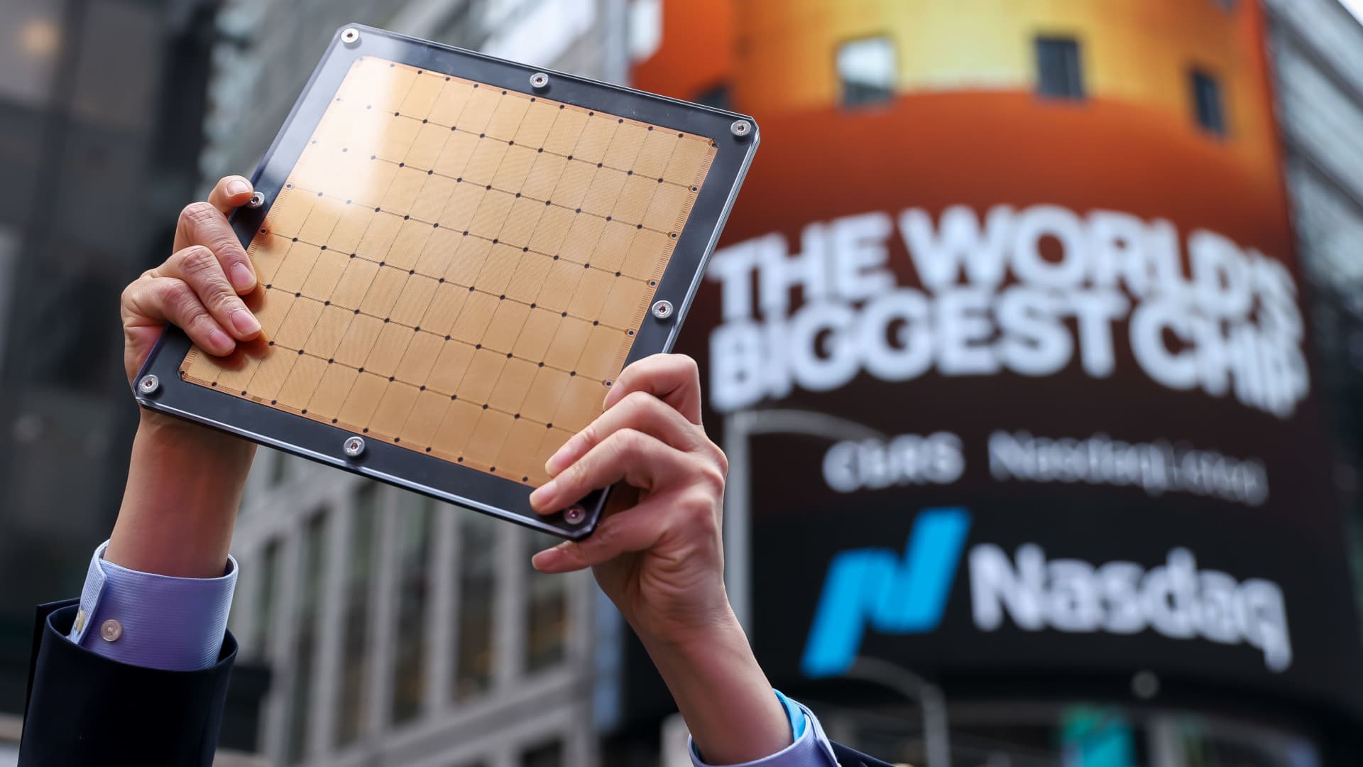 Key chip stock index flashing 'ominous signals,' says BTIG