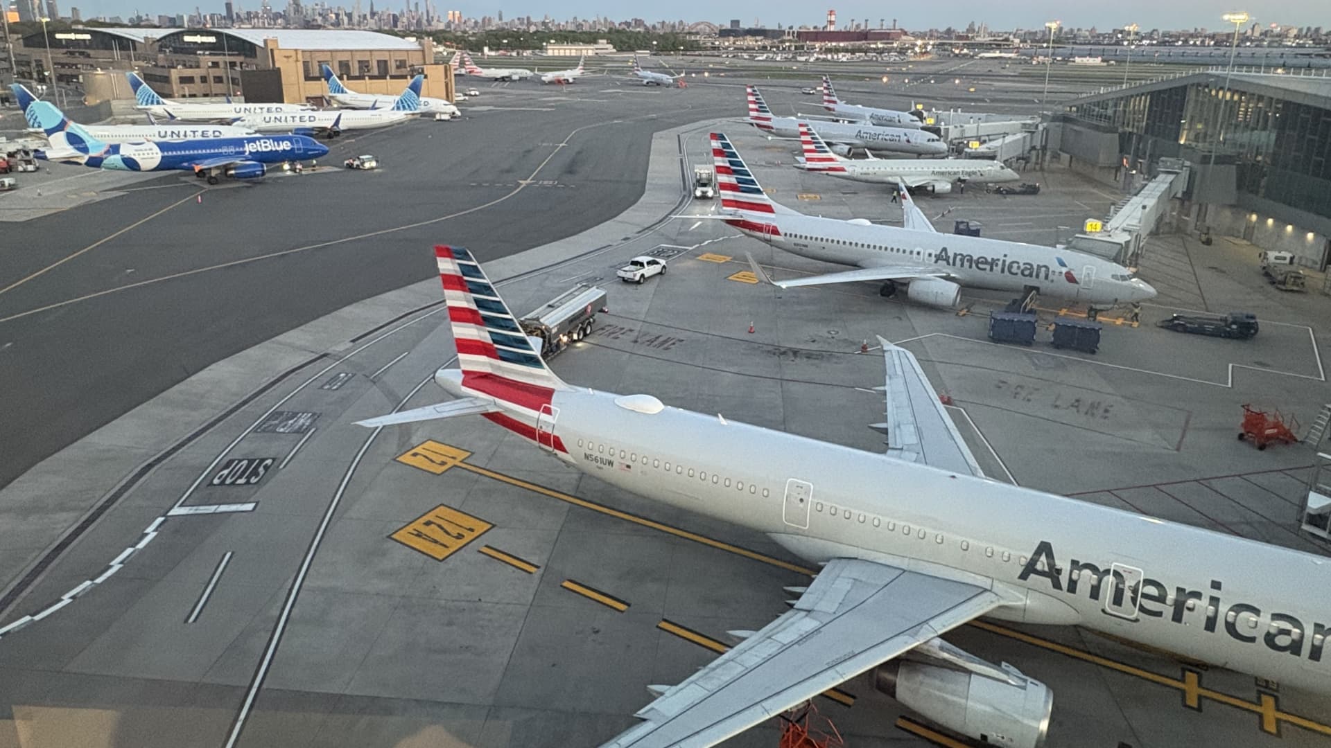 American Airlines slashes 2026 earnings outlook as fuel costs spike