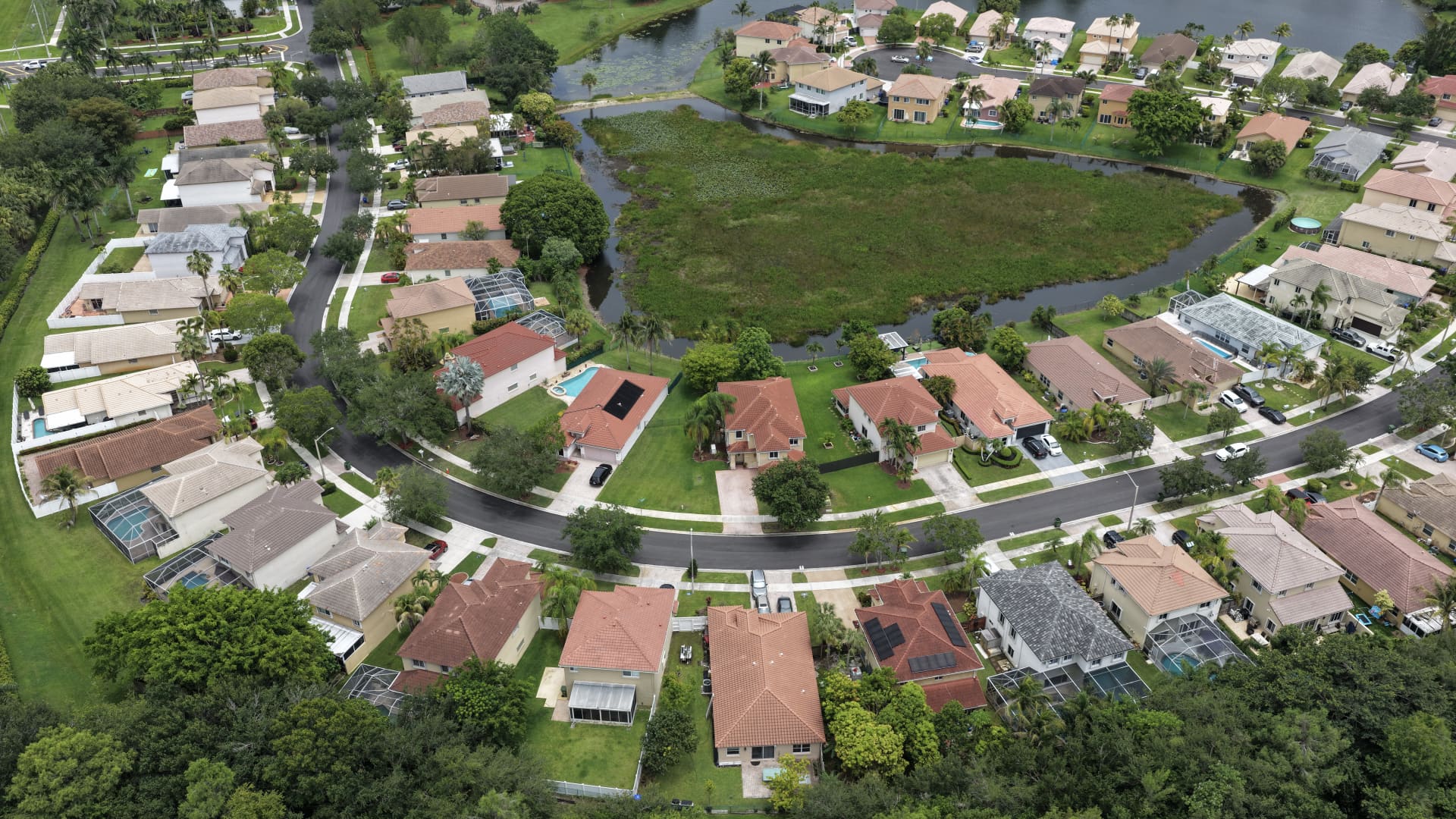 Weekly mortgage demand drops as rates remain stuck in a narrow range