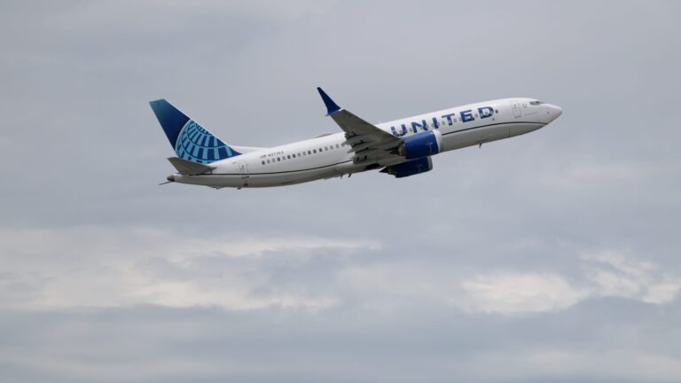 United earnings top estimates but airline reports $6 billion in added fuel costs