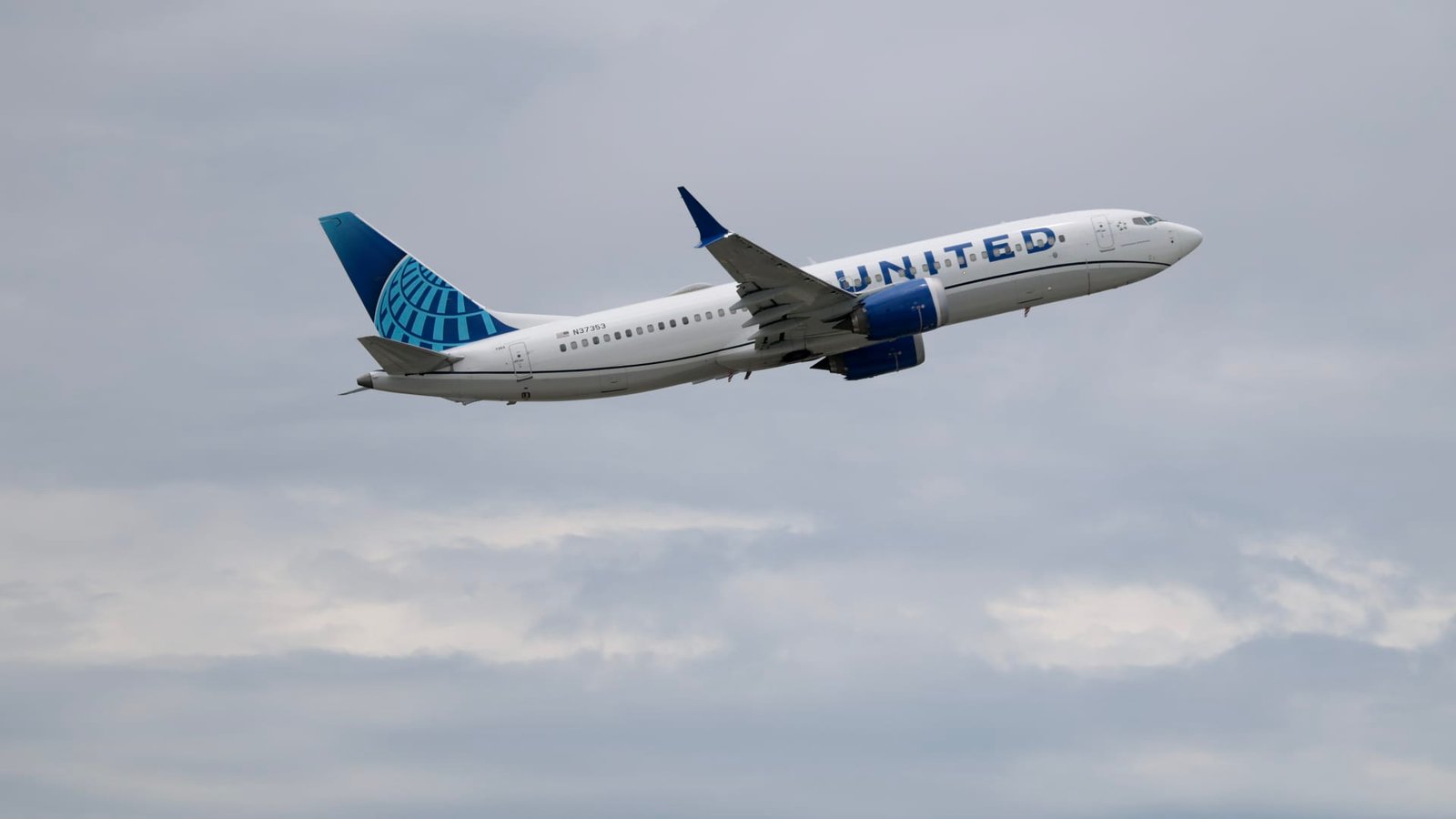 United earnings top estimates but airline reports $6 billion in added fuel costs