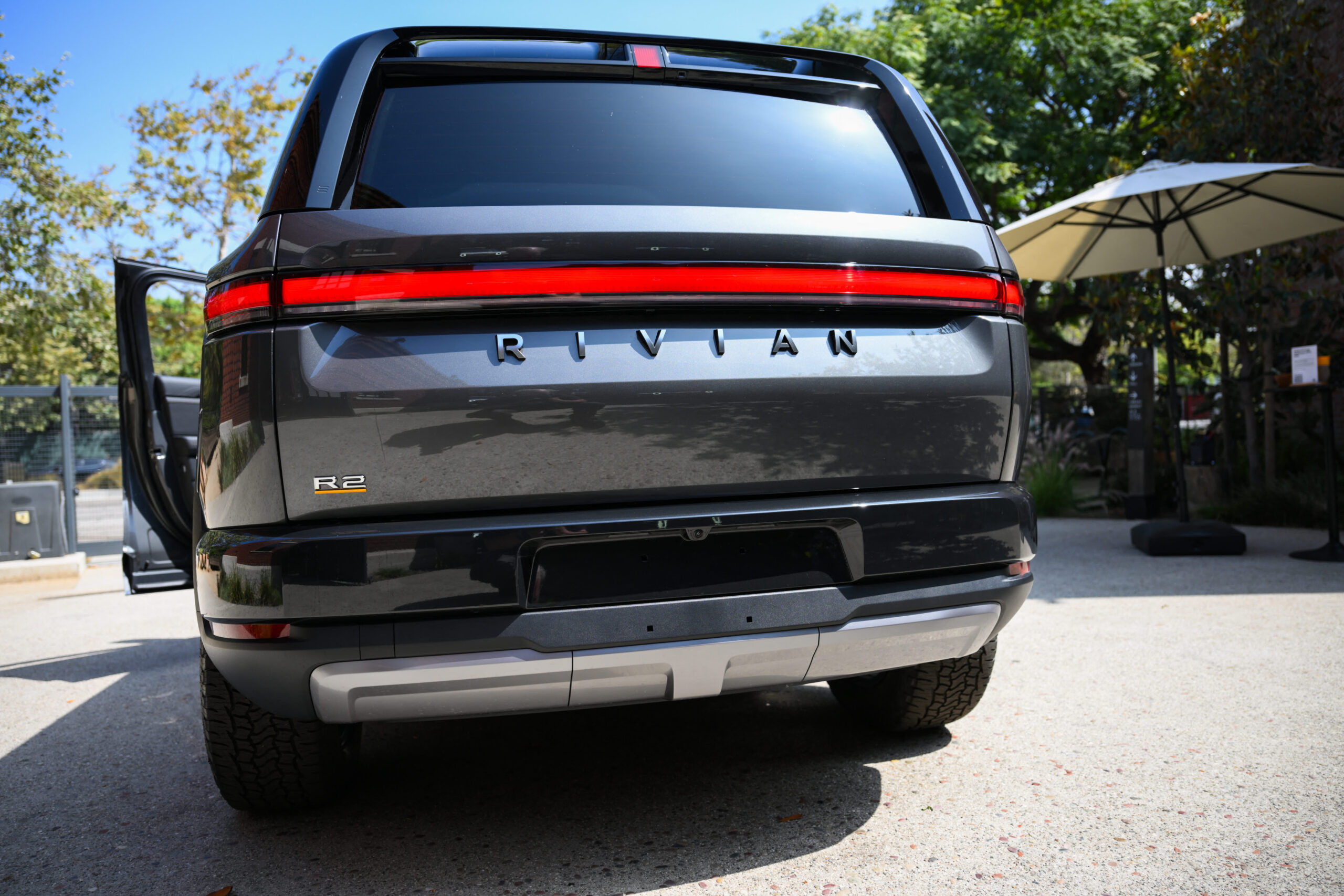 Rivian's latest SUV targets Tesla's most popular models. Here's how to trade it