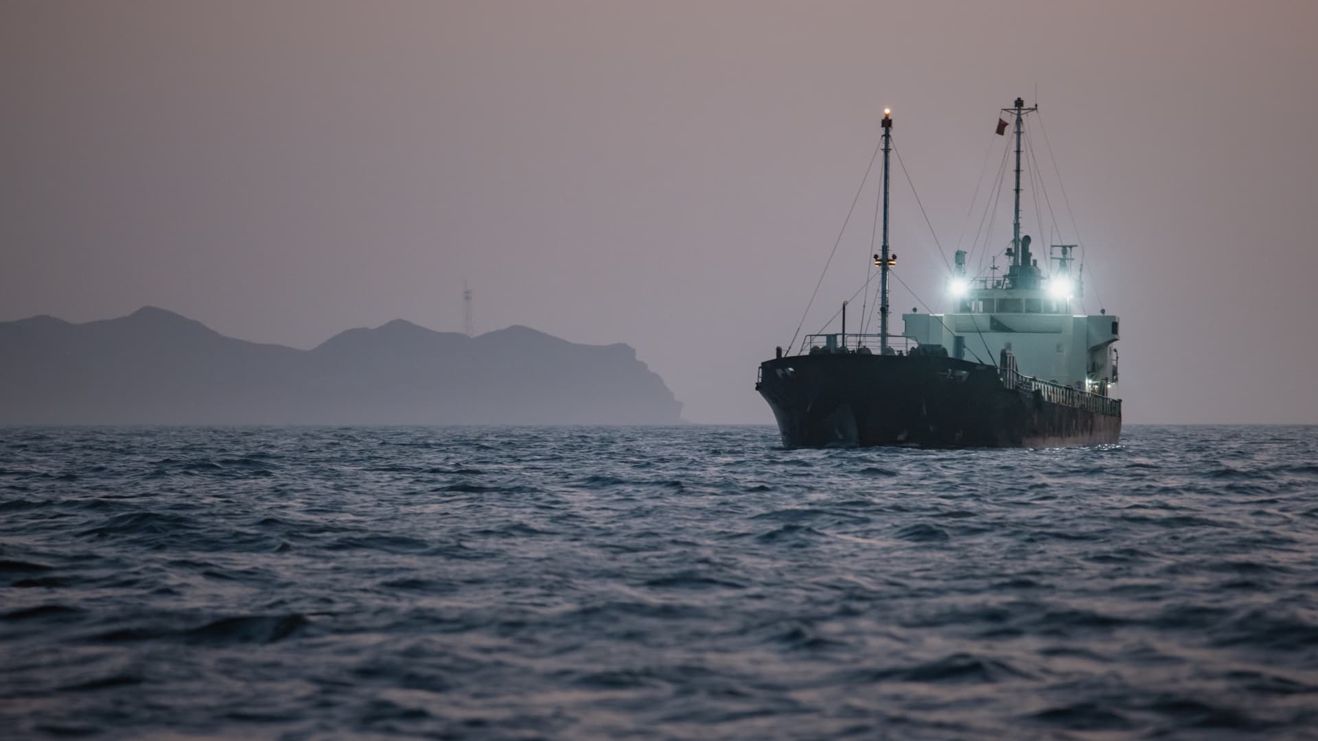 Oil drops more than 2% as a pause in U.S.-Iran hostilities raises de-escalation hopes