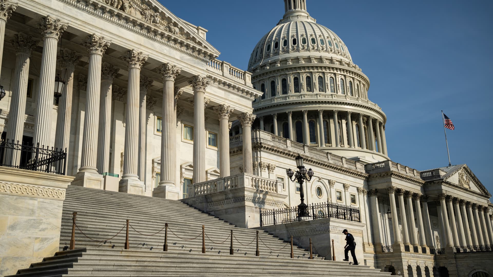 Senate crypto bill would ban federal officials — including presidents — from issuing digital assets