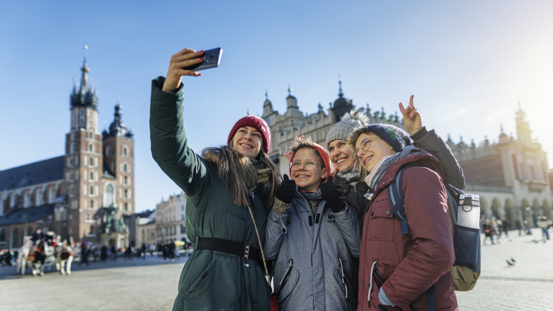 Looking for inexpensive vacations? These resources can help you get deals on off-peak travel