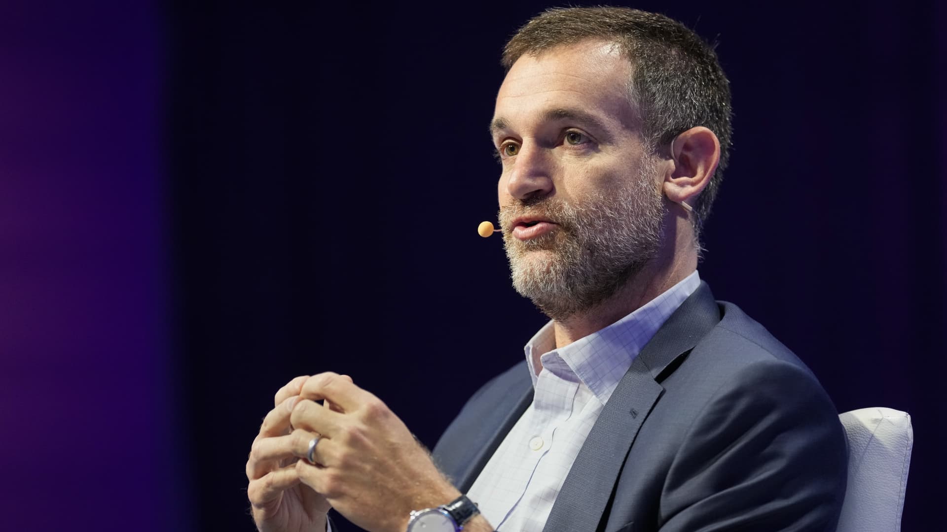 Billionaire John Arnold commits $2.6 million to study online sports betting risk
