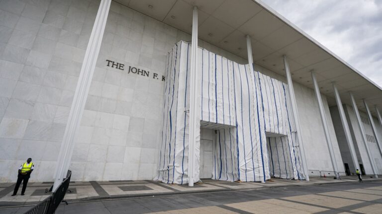 Trump loses latest appeals court bid to restore his name to Kennedy Center