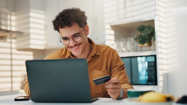 Eyeing a credit card sign-up bonus? Here's the best time to apply