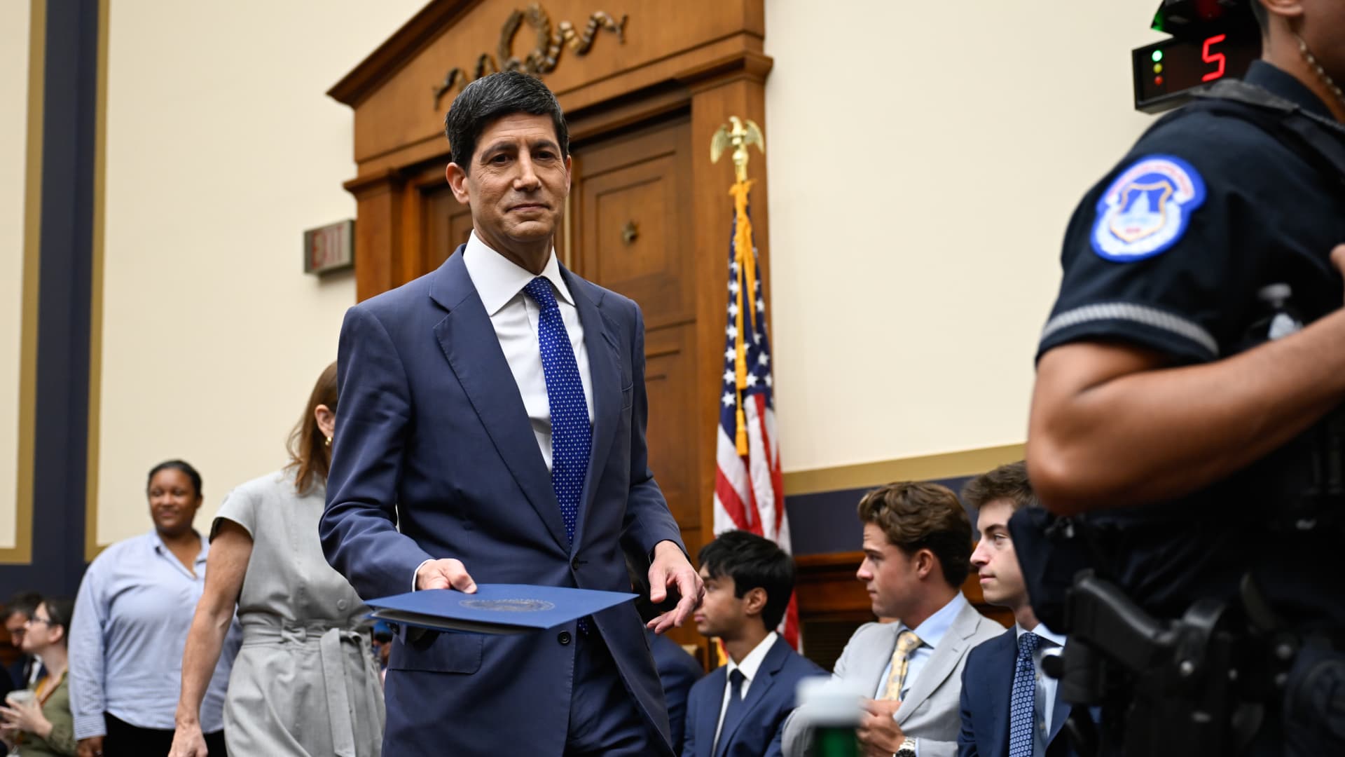Analysis: Fed Chairman Warsh faces an inflation credibility test after Congress hearings