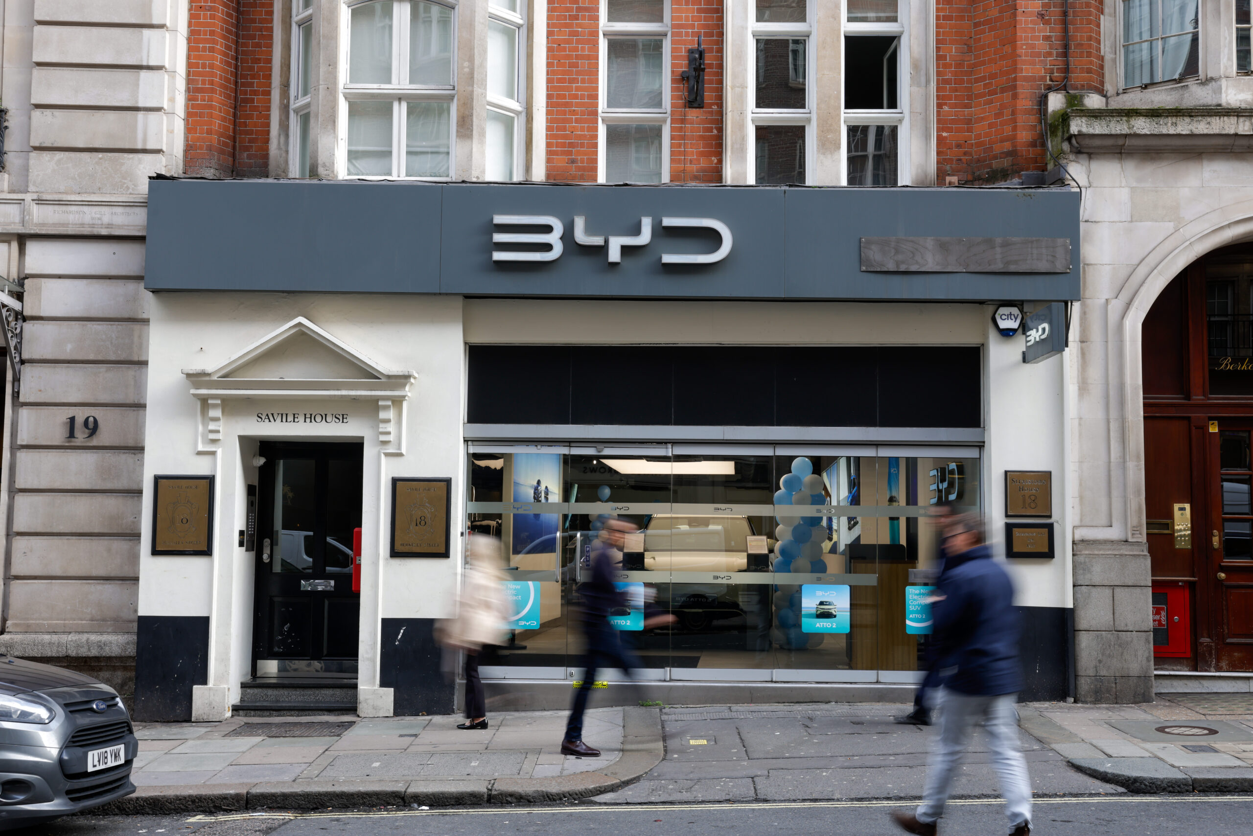 Chinese EVs push into the UK market