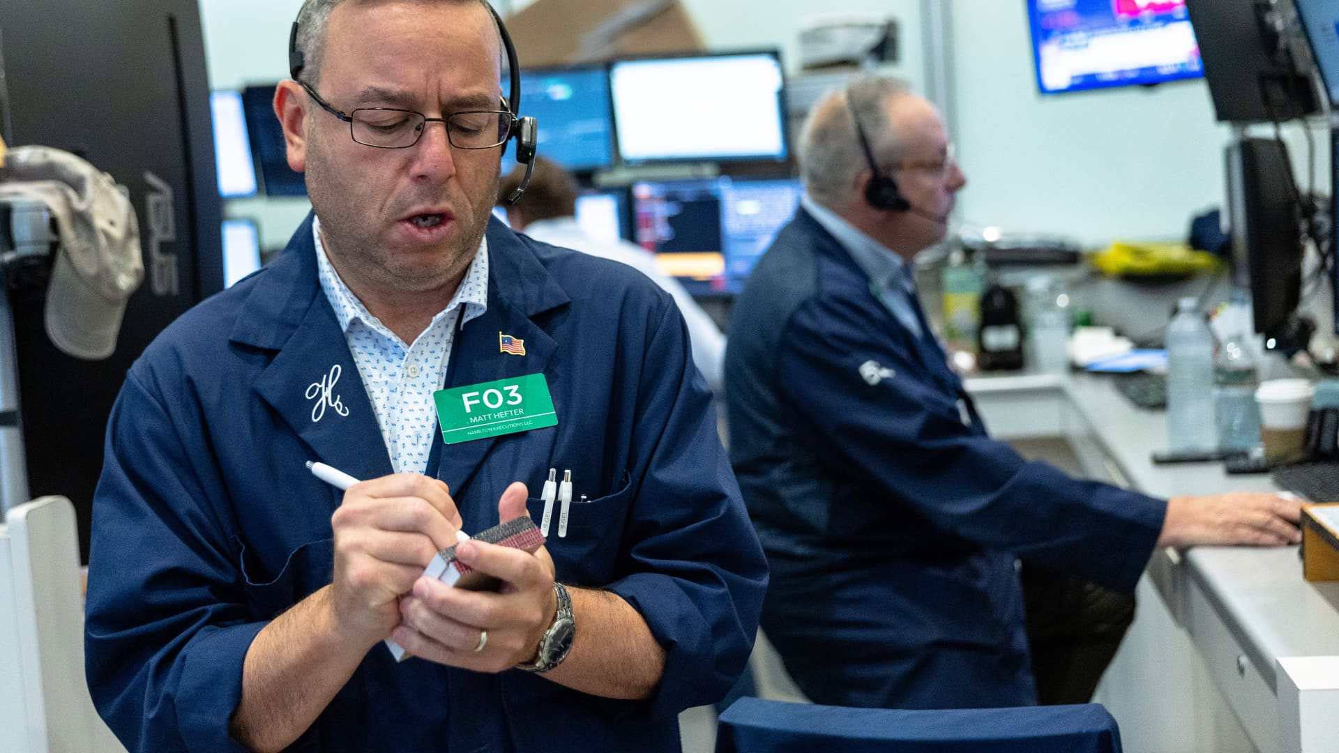 Don't be fooled by an AI stock bounce. Charts suggest more downside ahead