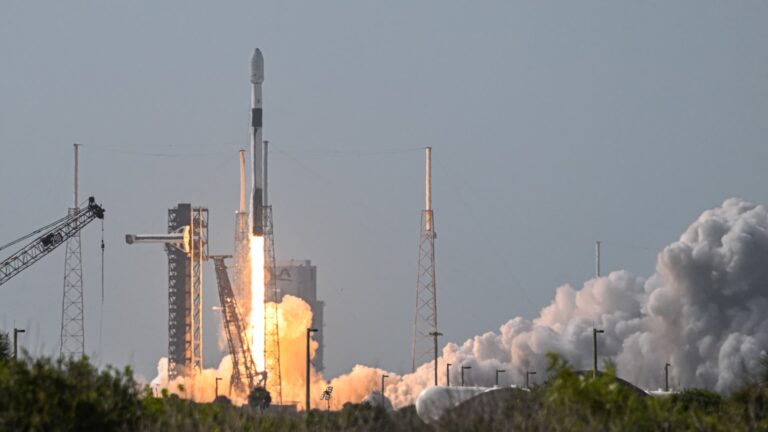 SpaceX, Blue Origin could get quicker launch approval under FAA move to waive environmental rules