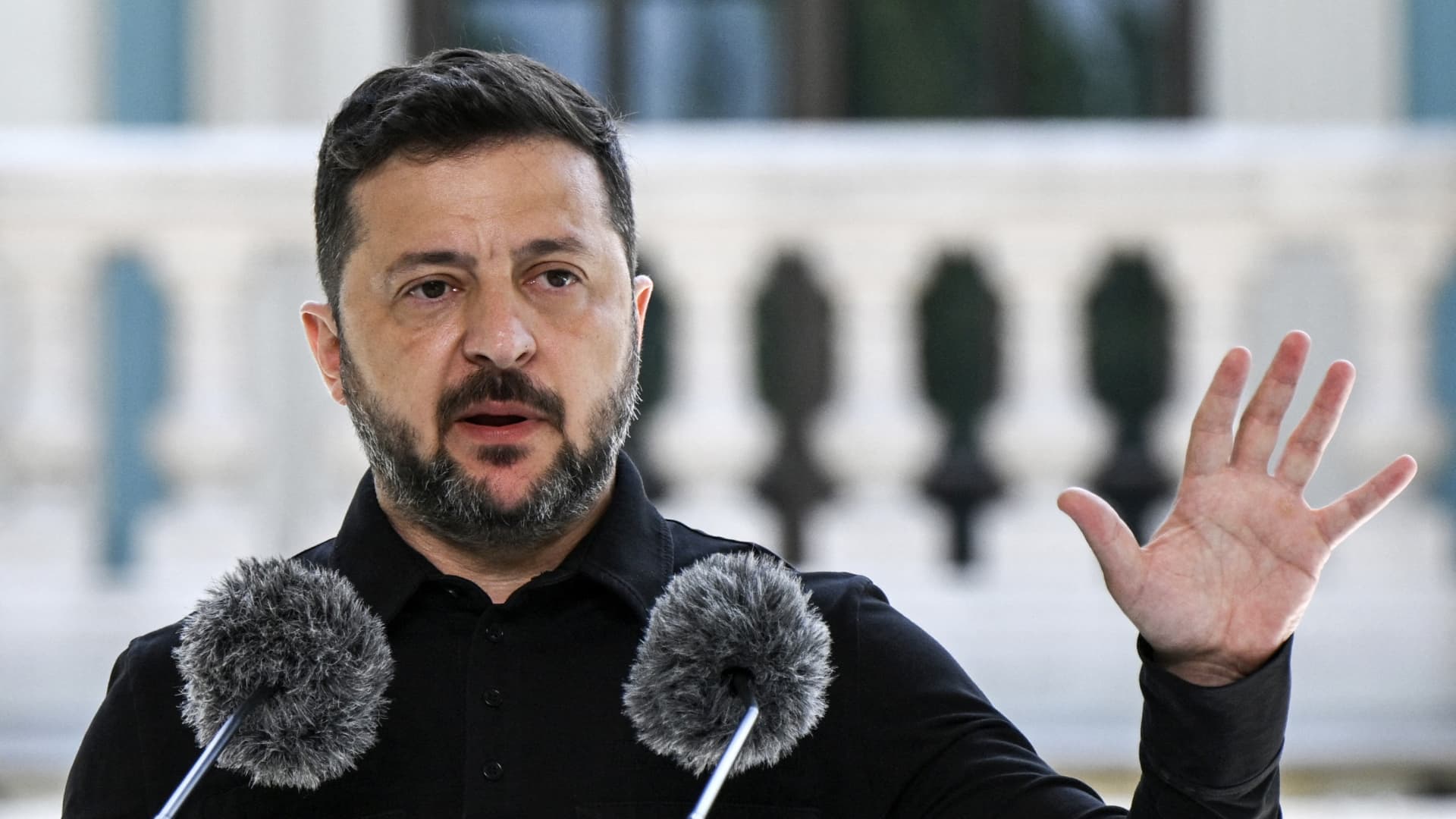 Zelenskyy ousts Ukraine’s army chief as protests expose wartime power struggle