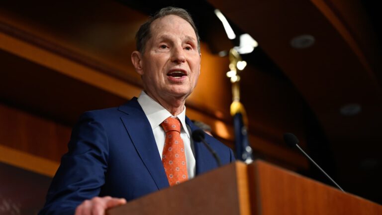 Sen. Wyden introduces bill to curb Trump's tariff powers