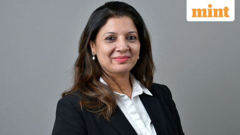 Buy or sell: Gift Nifty signals flat opening, Vaishali Parekh recommends three intraday stocks to buy today