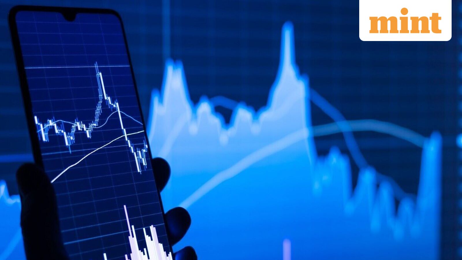 Cochin Shipyard share price falls 4% as OFS opens today for non-retail investors. Details here