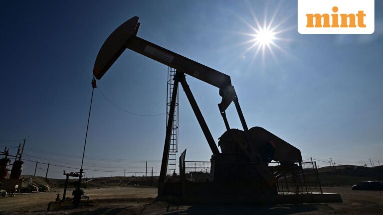 Crude oil prices rise on hopes of stronger demand; Brent above $72 per barrel