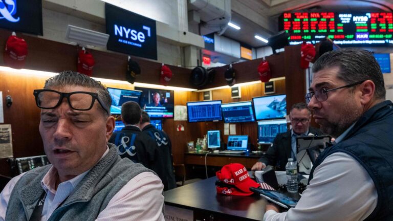 US stocks mixed as investors digest fresh earnings, Trump tariffs in focus