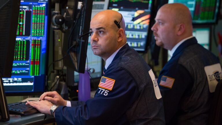 Treasury yields pull back from multi-decade highs ahead of FOMC minutes