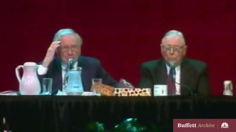 Berkshire's discipline is like "Ted Williams waiting for a fat pitch"