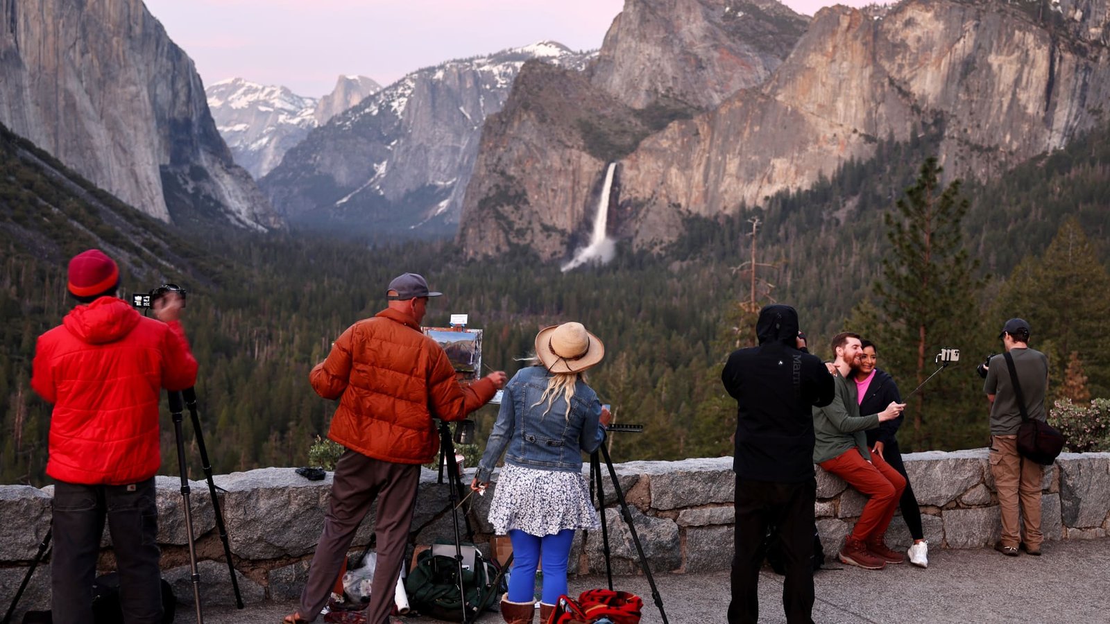 Trump administration weighs Yosemite land swap for private developer’s access road