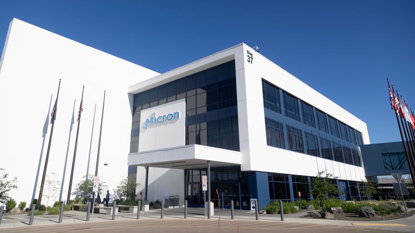 What's bogging down the data center trade has nothing to do with demand