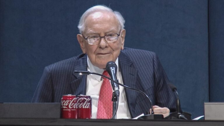  Berkshire Hathaway shares hit eight-month high