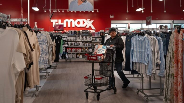 Cramer likes this retailer ahead of earnings — but sees trouble for one of our tech giants
