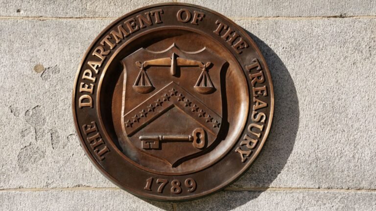 U.S. government debt passes $40 trillion mark for the first time