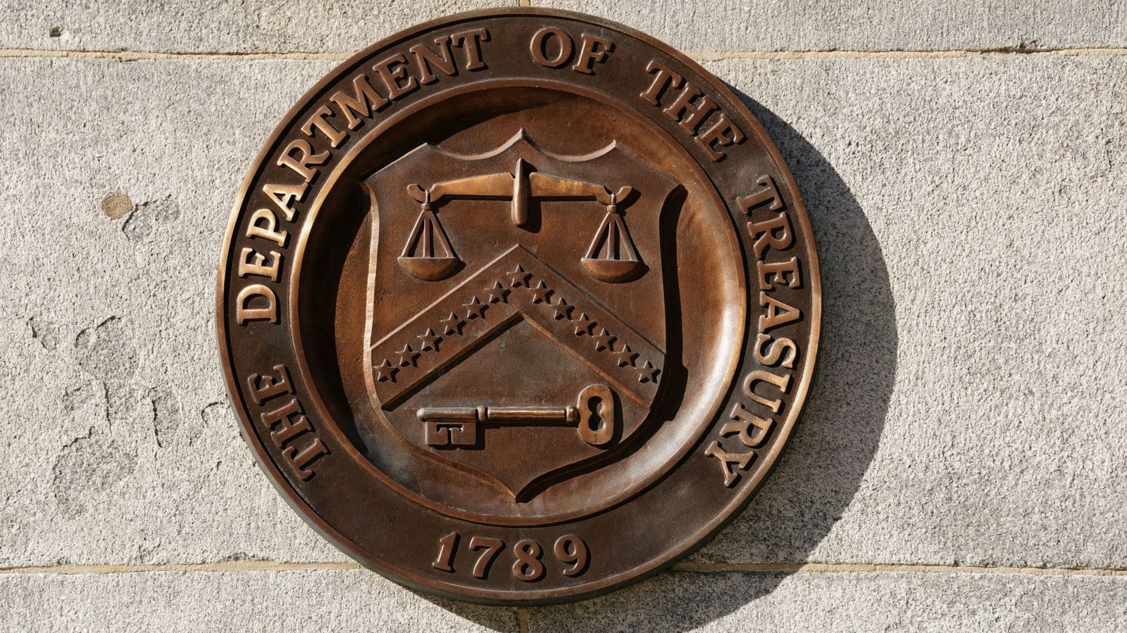 U.S. government debt passes $40 trillion mark for the first time
