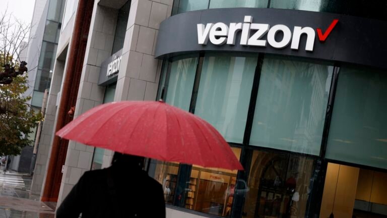 Verizon mobile service down for thousands of customers in the U.S., Downdetector shows