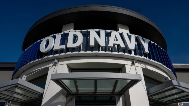 Barclays says stay away from Gap shares. Here's why