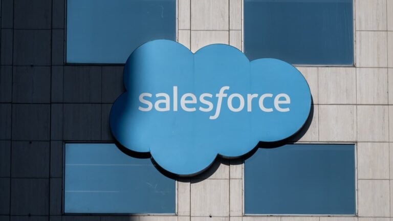 Jim Cramer says the 'worst is over' at Salesforce, sees another 20% upside from here